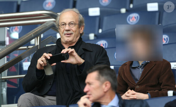 Patrick Chesnais et son fils, au Parc des Princes, le samedi 25 octobre 2014 pour le match de Ligue 1 PSG-Bordeaux (3-0).