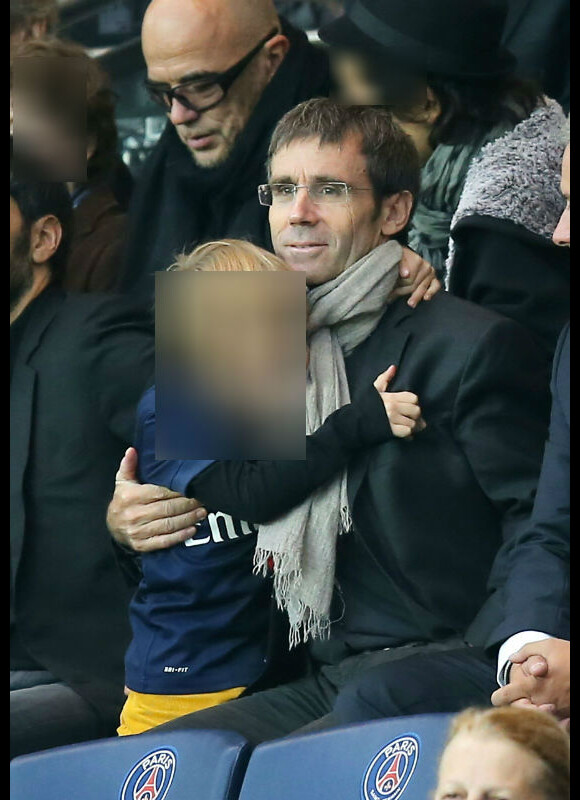 Ary Abittan, David Pujadas et son fils, au Parc des Princes, le samedi 25 octobre 2014 pour le match de Ligue 1 PSG-Bordeaux (3-0).