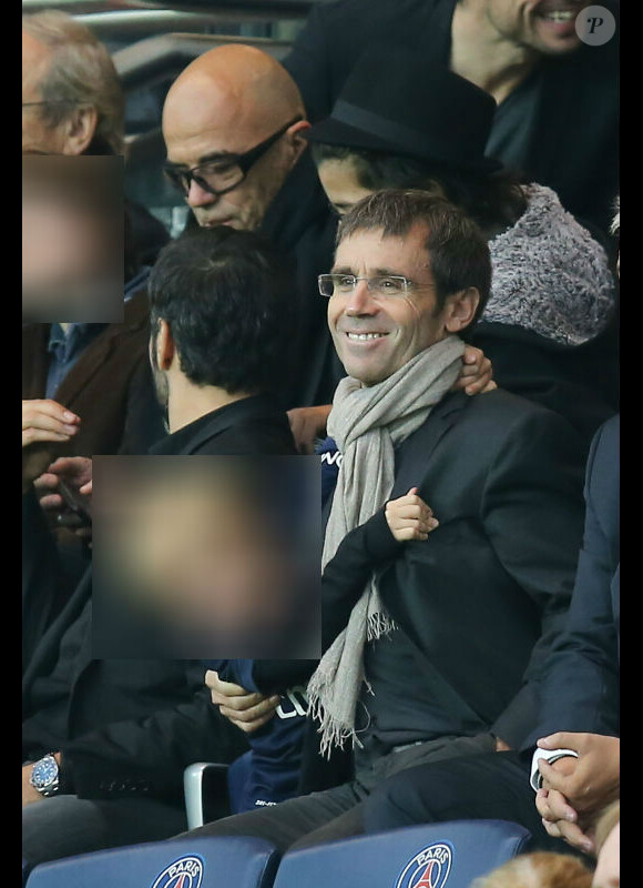 Ary Abittan, David Pujadas et son fils, au Parc des Princes, le samedi 25 octobre 2014 pour le match de Ligue 1 PSG-Bordeaux (3-0).