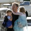 L'acteur Ian Ziering et ses deux filles Mia et Penna Mae au Farmer's Market à Studio City, Los Angeles, le dimanche 26 octobre 2014.