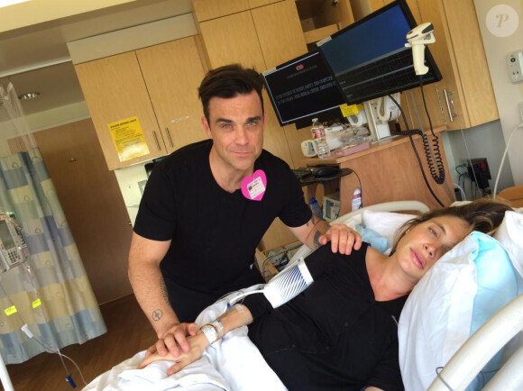 Robbie Williams à côté de sa femme Ayda sur le point d'accoucher le 27 octobre 2014.