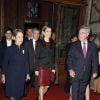 La reine Letizia d'Espagne (en robe en cuir Hugo Boss) était le 27 octobre 2014 à Vienne, en Autriche, pour inaugurer au Musée des Beaux-arts une exposition consacrée à Velazquez.