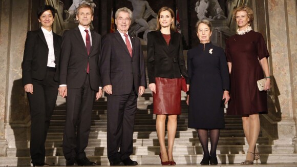 Letizia d'Espagne : Reine sexy en cuir et... en allemand, elle subjugue Vienne