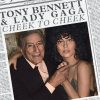H&M a choisi le titre "It don't mean a thing (if It ain't got that swing)" de Lady Gaga et Tony Bennett comme bande son de sa campagne de fêtes de fin d'année.