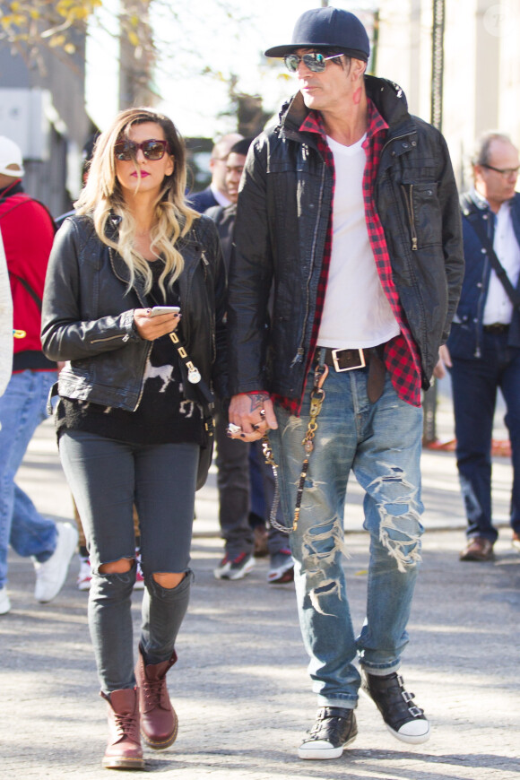 Le rockeur Tommy Lee et sa fiancée Sofia Toufa à New York le 27 octobre 2014. 