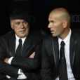  Carlo Ancelotti, l'entra&icirc;neur du Real Madrid et Zin&eacute;dine Zidane &agrave; Madrid, le 18 ao&ucirc;t 2013.&nbsp; 