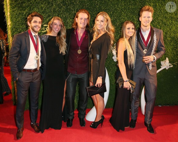 Thomas Rhett, Lauren Gregory, Tyler Hubbard, Hayley Stommel, Brian Kelley, Brittney Cole lors des BMI Country Awards à Nashville, le 4 novembre 2014.