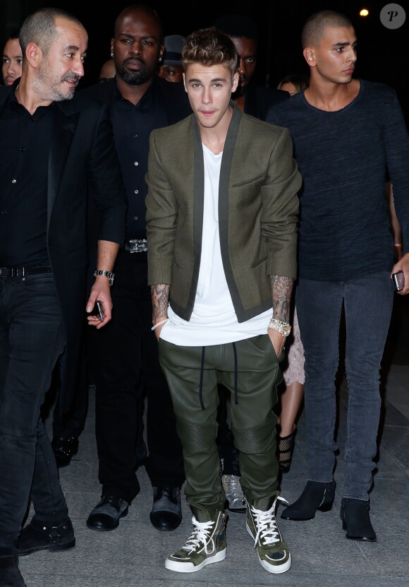 Justin Bieber (et Corey Gamble en arrière plan)- Arrivées à la soirée CR Fashion Book à l'Hôtel Peninsula à paris le 30 septembre 2014  30/09/201430/09/2014 - Paris