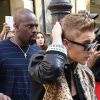 Justin Bieber fait du shopping avenue Montaigne à Paris, le 30 septembre 2014. Il est accompagné de Corey Gamble