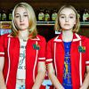 Harley Quinn Smith et Lily-Rose Depp se dévoilent dans Yoga Hosers.