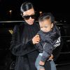 Kim Kardashian et sa fille North arrivent à l'aéroport LAX de Los Angeles, le 5 novembre 2014.