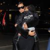 Kim Kardashian et sa fille North arrivent à l'aéroport LAX de Los Angeles, le 5 novembre 2014.