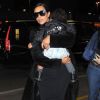 Kim Kardashian et sa fille North arrivent à l'aéroport LAX de Los Angeles, le 5 novembre 2014.