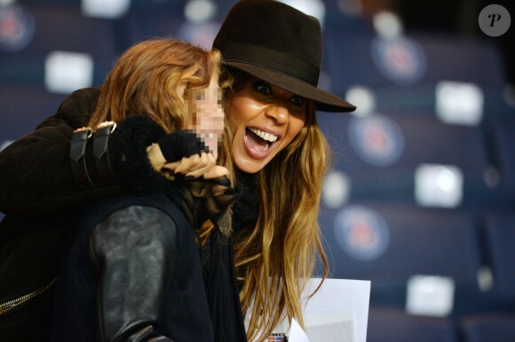 Cathy Guetta et son fils Tim Elvis lors du match PSG-APOEL Nicosie à Paris le 5 novembre 2014.