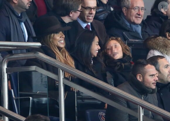 Cathy Guetta et son fils Tim Elvis lors de PSG-APOEL Nicosie à Paris le 5 novembre 2014.