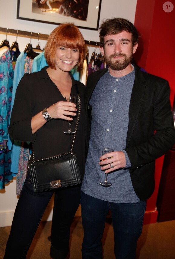 Fauve Hautot et son compagnon Jules à l'inauguration du pop up store Charriol au sein de la boutique Nathalie Garçon dans le 2e arrondissement de Paris, le 28 avril 2014.