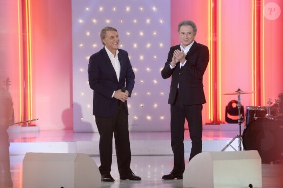 Salvatore Adamo et Michel Drucker sur le plateau de Vivement dimanche, le mercredi 5 novembre 2014, pour le tournage de l'émission diffusée le dimanche 9 novembre 2014.