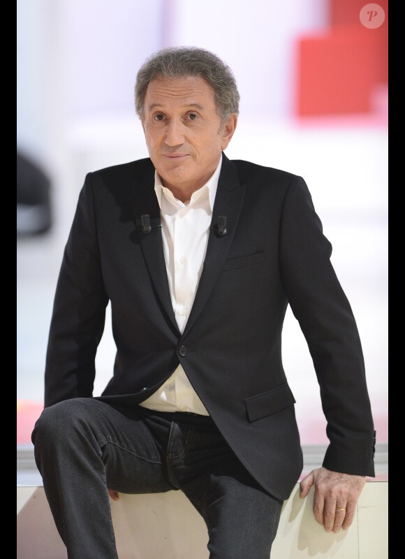 Michel Drucker sur le plateau de Vivement dimanche, le mercredi 5 novembre 2014, pour le tournage de l'émission diffusée le dimanche 9 novembre 2014.