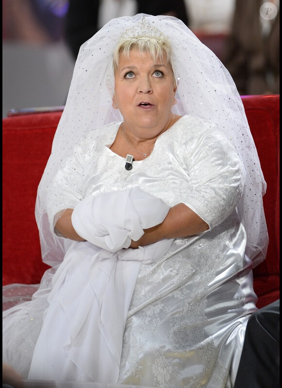 Mimie Mathy sur le plateau de Vivement dimanche, le mercredi 5 novembre 2014, pour le tournage de l'émission diffusée le dimanche 9 novembre 2014.