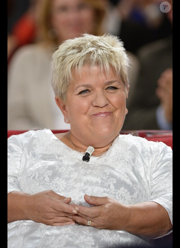 Mimie Mathy sur le plateau de Vivement dimanche, le mercredi 5 novembre 2014, pour le tournage de l'émission diffusée le dimanche 9 novembre 2014.