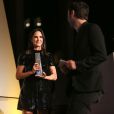  Jennifer Connelly remet &agrave; Nicolas Ghesqui&egrave;re le prix d'innovateur mode lors des WSJ Innovator Awards au mus&eacute;e d'art moderne. New York, le 5 novembre 2014. 
