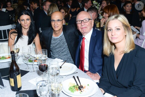 Liberty Ross, Jimmy Iovine, Rupert Murdoch et Natalie Ravitz lors des WSJ Innovator Awards au musée d'art moderne, à New York. Le 5 novembre 2014.
