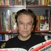 Exclusif - Philippe Vandel dédicace sa bande dessinée "Les Pourquoi en BD" à la librairie BD Net à Paris, le 26 septembre 2014.