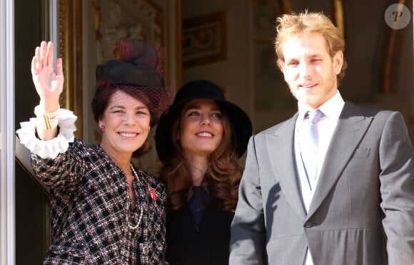 La princesse Caroline de Hanovre, sa fille Charlotte et son fils Andrea Casiraghi le 19 novembre 2012 au balcon du palais princier.