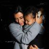 Kim Kardashian et sa fille North arrivent à leur appartement, dans le quartier de SoHo. New York, le 7 novembre 2014.