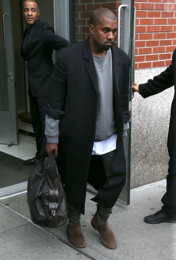 Kanye West quitte son appartement à New York, le 7 novembre 2014.