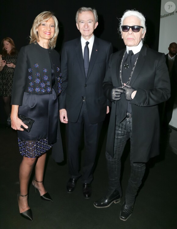 Hélène et Bernard Arnault retrouvent Karl Lagerfeld lors du dîner "Louis Vuitton celebrating Monogram" organisé par Louis Vuitton au MoMA. New York, le 7 novembre 2014.