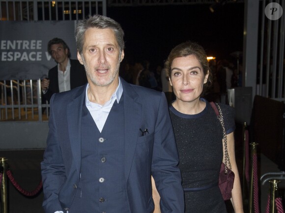 Exclusif - Antoine de Caunes et sa femme Daphné Roulier, très amoureux, au Palais des Sports à Paris le 31 octobre 2014.