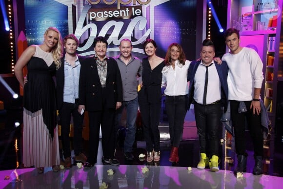 Elodie Gossuin, Mathieu, Livia (gran-mère de Nabilla), Pascal Soetens, Delphine Chanéac, Elsa Fayer, Chris Marques et David Carreira dans Les People passent le bac, le mardi 27 mai 2014 sur NRJ 12 à 20h50