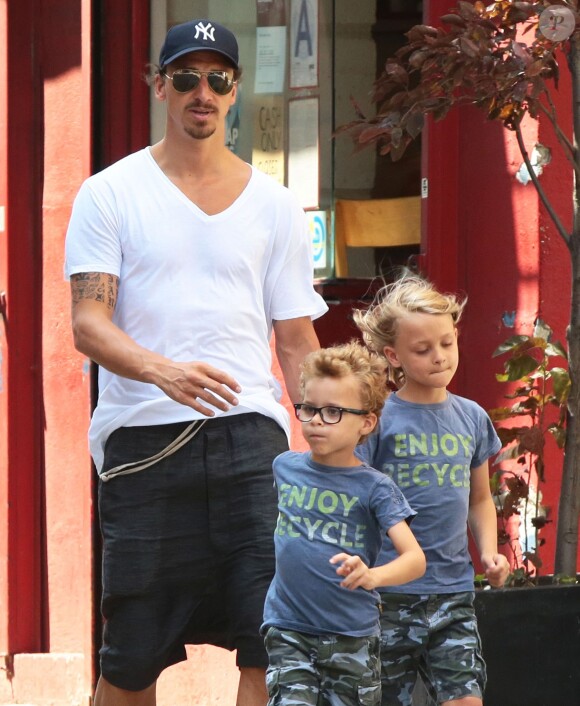 Zlatan Ibrahimovic, sa compagne Helena Seger, et leurs fils Maximilian et Vincent à New York, le 25 juin 2014