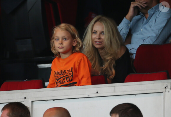 Helena Seger et son fils Maximillian lors du match entre le PSG et Saint-Etienne au Parc des Princes à Paris le 31 aout 2014