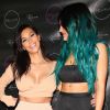 Kim Kardashian soutient sa demi-soeur Kylie Jenner en assistant à la soirée de lancement de sa ligne d'extensions capillaires, Kylie Hair Kouture. Beverly Hills, le 13 novembre 2014.