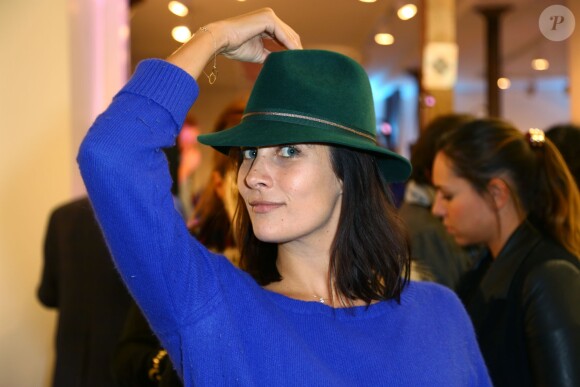 Exclusif - Julie de Bona fait son shopping lors de la soirée d'ouverture du Festival du Dress Code à l'Espace Canal Saint-Martin. Paris, le 13 novembre 2014.