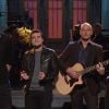 Woody Harrelson reprend Blank Space de Taylor Swift avec les trois acteurs principaux de Hunger Games dans le dernier Saturday Night Live.