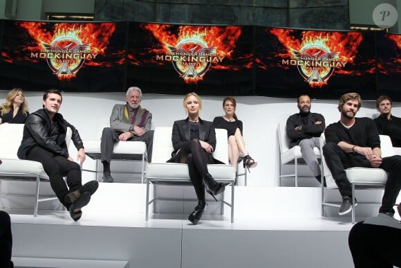 Josh Hutcherson, Jennifer Lawrence, Liam Hemsworth et le cast de Hunger Games: Mockingjay Part 1, New York, le 15 novembre 2014.