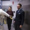 La princesse Victoria et le prince Daniel de Suède ont visité un laboratoire de confinement botechnologique haute sécurité de niveau 4 à Solna, le 13 novembre 2014. On leur a notamment présenté les combinaisons spéciales utilisées par les chercheurs.