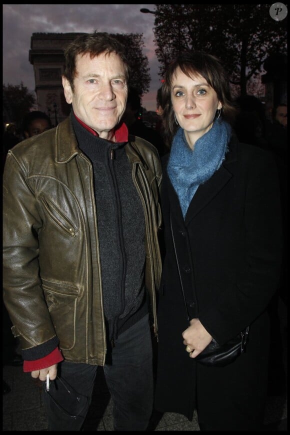 Tchéky Karyo et sa compagne Valérie Kéruzoré à l'avant-première du film Les Lyonnais le 27 novembre 2011