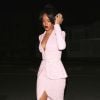 Rihanna, ultrachic en tailleur-jupe rose à carreaux et sandales Aquazurra, se rend au restaurant Giorgio Baldi. Santa Monica, le 18 novembre 2014.