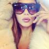 Nabilla très sexy sur son compte Instagram, fière de ses nouvelles lunettes de soleil : "#Céline"