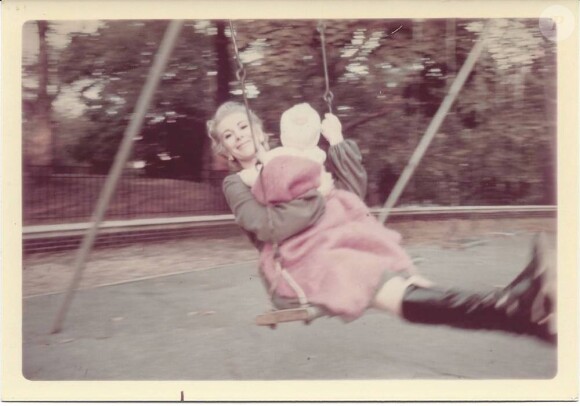 Melissa Rivers a dévoilé cette photo d'elle dans les bras de sa mère, datant des années 1970