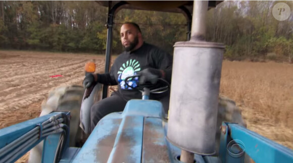 Jason Brown au volant de son tracteur dans sa ferme de Caroline du Nord