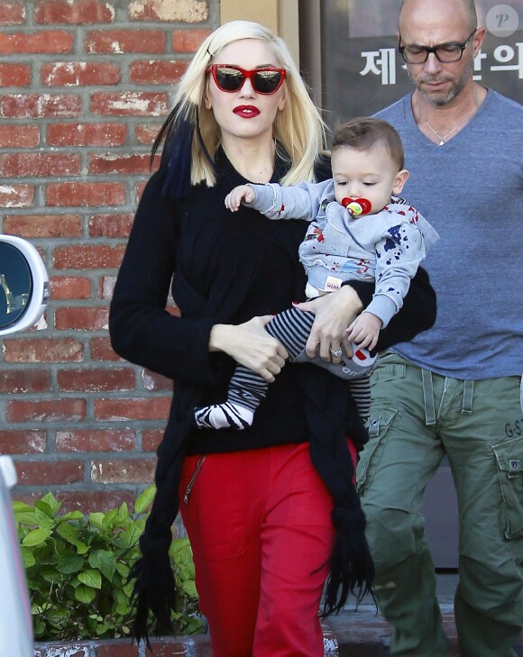 La rockstar Gwen Stefani sort de son rendez-vous d'acuponcture avec son fils Apollo à Los Angeles, le 21 novembre 2014