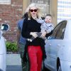 Gwen Stefani sort de son rendez-vous d'acuponcture avec son fils Apollo à Los Angeles, le 21 novembre 2014