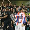 Lewis Hamilton célèbre son titre de champion du monde des pilotes avec l'écurie Mercedes, le 23 novembre 2014, sur le circuit d'Abou Dhabi