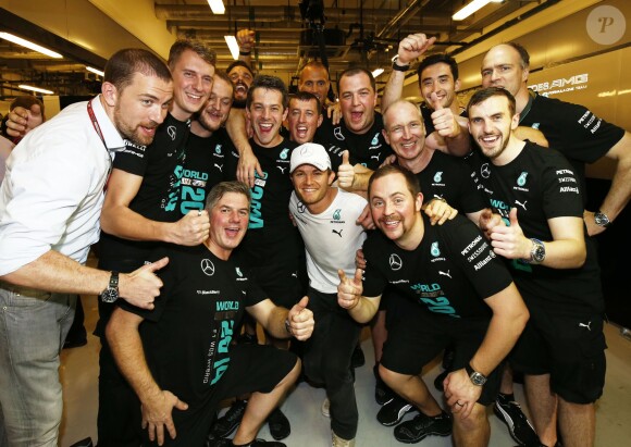 Nico Rosberg et son équipe après le dernier Grand Prix de la saison à Abou Dhabi, le 23 novembre 2014