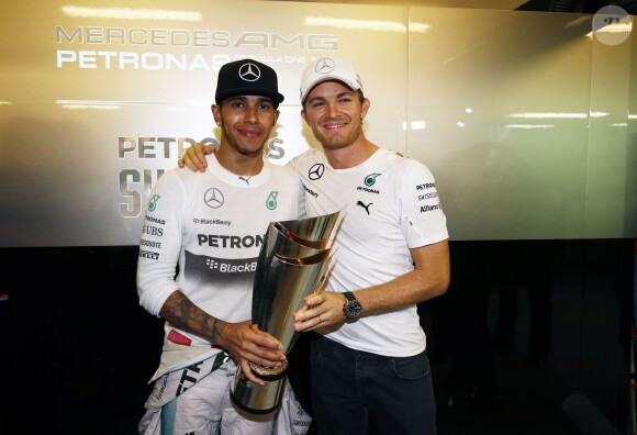 Nico Rosberg et Lewis Hamilton sur le circuit de Yas Marina lors du dernier Grand Prix de la saison à Abou Dhabi, le 23 novembre 2014